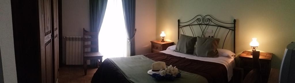 Hostal Rural La Casa Verde Cheles Zewnętrze zdjęcie